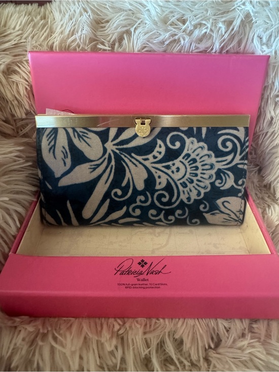 Patricia Nash Handbags - NWT Patricia Nash Blue & Cream Floral Buttery Soft Leather Wallet